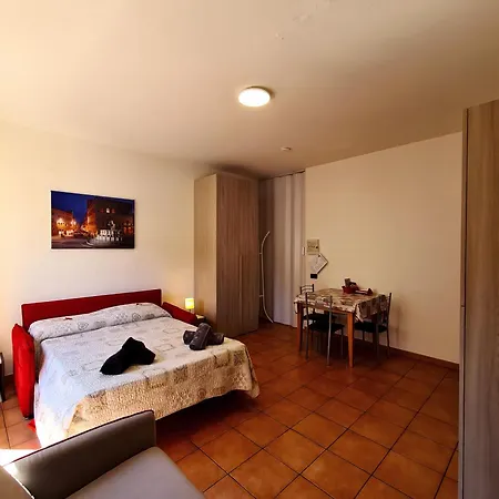 Ampio E Luminoso Monolocale Апартаменты