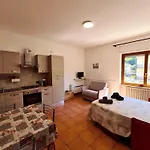 Ampio E Luminoso Monolocale 아파트 *